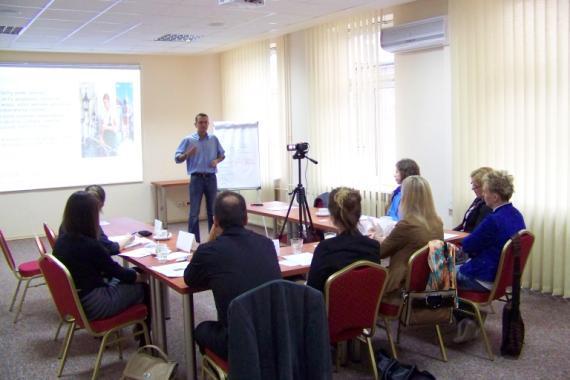 Akademia Mówcy Warsztaty z kamerą AGENDA SZKOLENIA 19 grudnia 2013 r., Warszawa Do szkolenia używana jest kamerą.