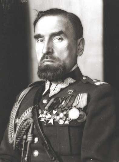 Przykazania policjanta (1938) 1. Honor i Ojczyzna oto hasła, którymi w życiu Twoim masz się kierować. 2. Ojczyzna powierzyła Ci broń i oczekuje, że będziesz jej godny. 3.