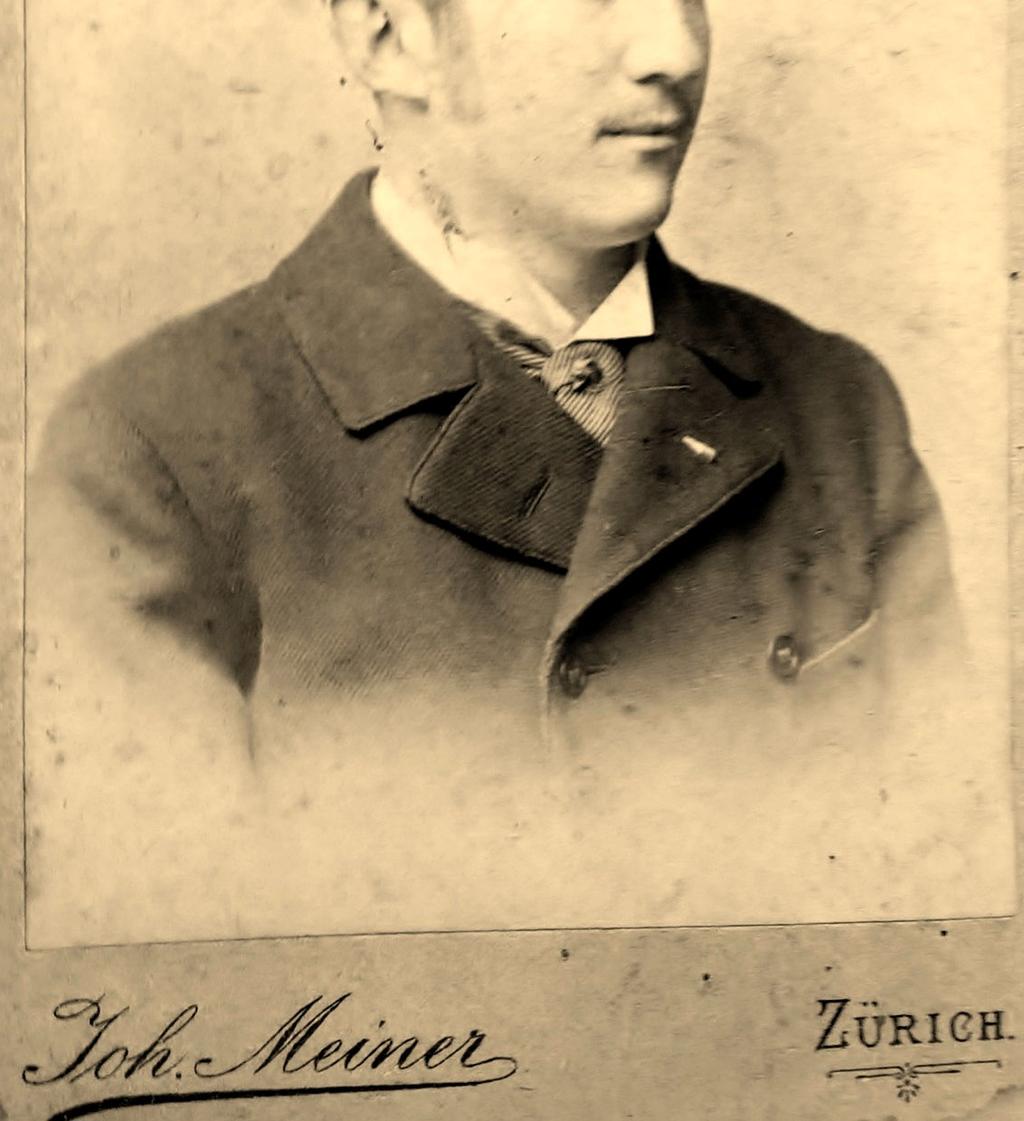 1890 w gimnazjum we Lwowie, po ukończeniu którego zaliczył dwa lata studiów na Wydziale Mechanicznym Szkoły Politechnicznej we