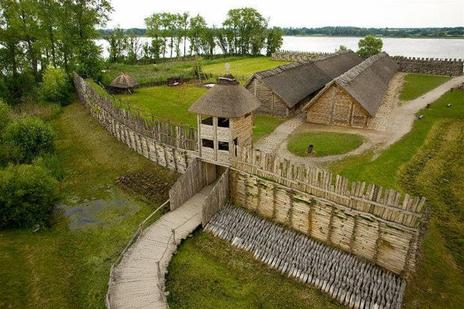 BIURO PODRÓŻY PKS SIERADZ PROPOZYCJE TRASA WYCIECZKI JEDNODNIOWEJ SZLAK PIASTOWSKI WENECJA- Muzeum