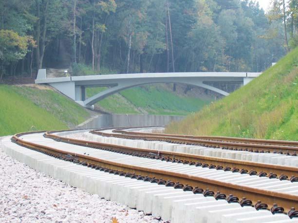 odpowiedniej polityki transportowej rośnie wraz ze wzrostem poziomu motoryzacji indywidualnej, który silnie oddziałuje na warunki funkcjonowania i konkurencyjność transportu zbiorowego oraz wpływa na