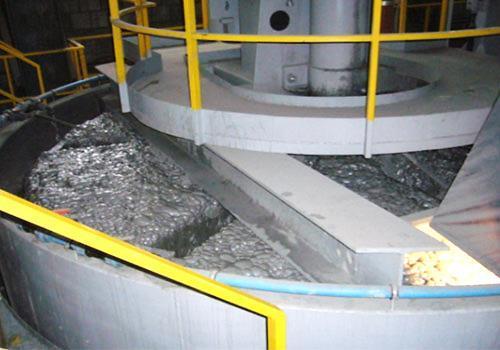 PROCESY HYDROMETALURGICZNE W procesach tych pozyskuje się