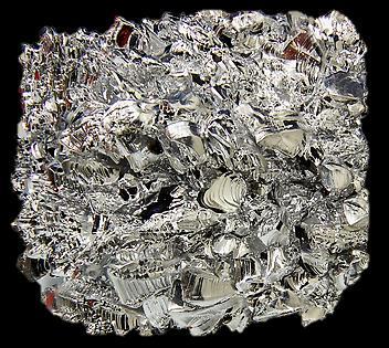 METALURGIA MAGNEZU Magnez jest metalem koloru srebrzystobiałego, o gęstości 1.74 g/cm³ i T top = 650 C.