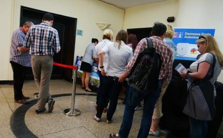 Doładoane urządzenie viaauto umożlii ygodną jazdę przez bramki ruchu lokalnym na placach poboru opłat Gliicach przejazd bezpłatny (system zarejestruje 0 zł).