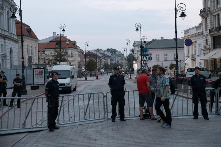 Reakcje uczestników zgromadzenia w kontekście działań Policji Obserwatorzy/ki/ byli informowani przez uczestników o ukaraniu mandatami (za zakłócanie porządku, utrudnianie czynności bądź niepodawanie