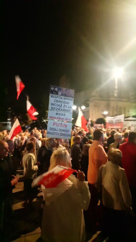 Przemarsz zgromadzenia cyklicznego, Krakowskie Przedmieście godz. 20:42 Przemarsz zgromadzenia cyklicznego, Krakowskie Przedmieście godz.