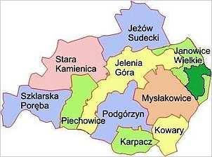 Kondracki, 2000), gmina Janowice Wielkie znajduje się w obrębie następujących jednostek geograficznych: Prowincja: Niż Środkowoeuropejski (31) Podprowincja: Sudety i Podgórze Sudeckie (332)