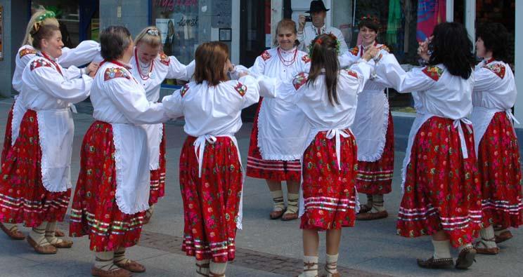 Od 2008 roku Słowacja jest pełnoprawnym współorganizatorem festiwalu Bukowińskie Spotkania. W tegorocznej polskiej edycji wzięły udział dwa zespoły z Turczańskich Teplic.