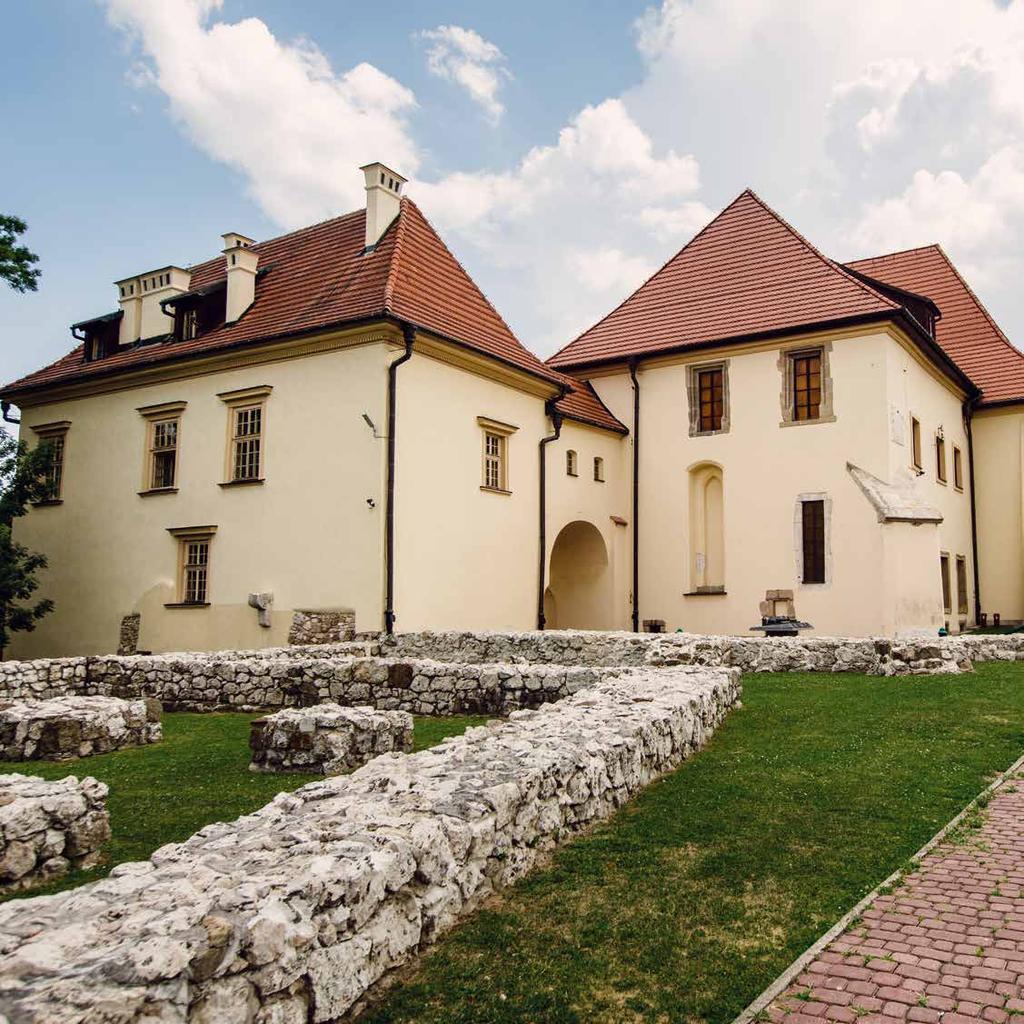 WIELICZKA ZAMEK ŻUPNY Zespół klasztorny Benedyktynek w Staniątkach, nieprzerwanie czynny od 1228 r., z cennym kościołem wczesnogotyckim.
