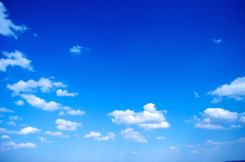 Błękit nieba i opalescencja krytyczna Błękit nieba: