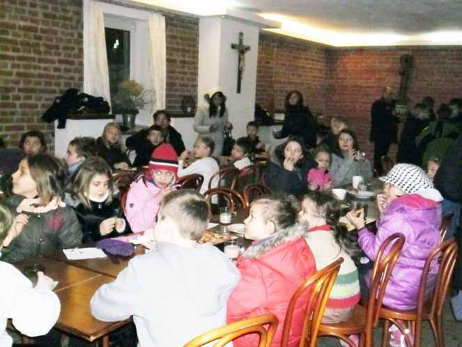 w niedzielę, rganizacja śniadań adwentowych po i Krzyżowej, przygotowanie