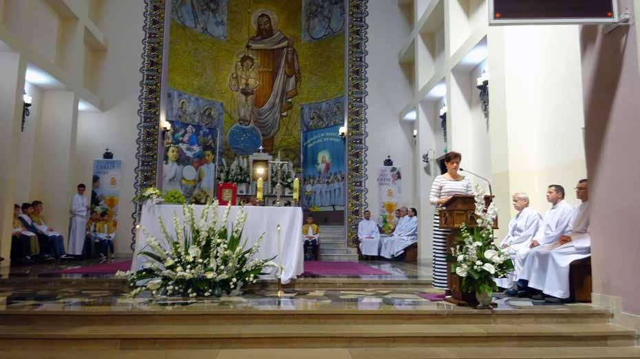 Służbą Liturgiczną nową monewidzianej formacji włączają się w Apoy zgodnie z