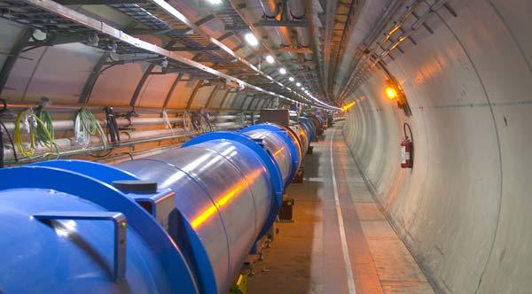 Zestaw akceleratorów w CERN LEP LHC 50 do