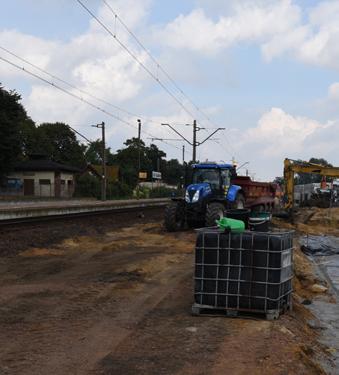 Leszno W połowie października br. rozpoczęły się prace na stacji kolejowej. Perony nr 1 i 2 zostaną wyremontowane i wyposażone m.in.