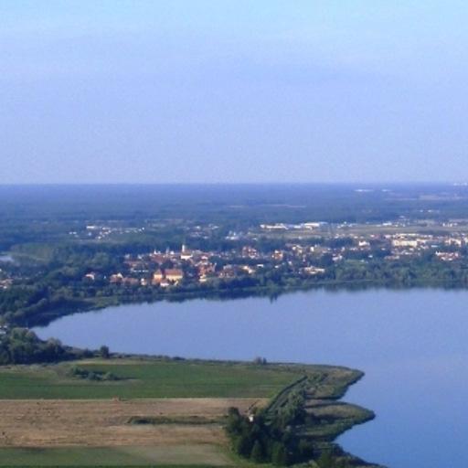 Podstawą lokalnej gospodarki są małe i średnie przedsiębiorstwa produkcyjne oraz handlowo