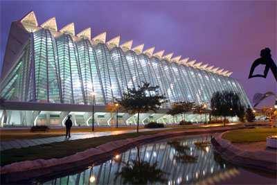 asp Światową sławę i rozgłos przyniosły jednak Calatravie nie tylko realizacje zaprojektowanych przez niego obiektów mostowych.