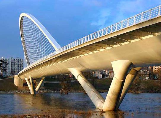 Rys.162. Trójnogie filary mostu Europy. Źródło: http://wirednewyork.com/forum/ showthread.php?t=18631&page=3 Rys.163.