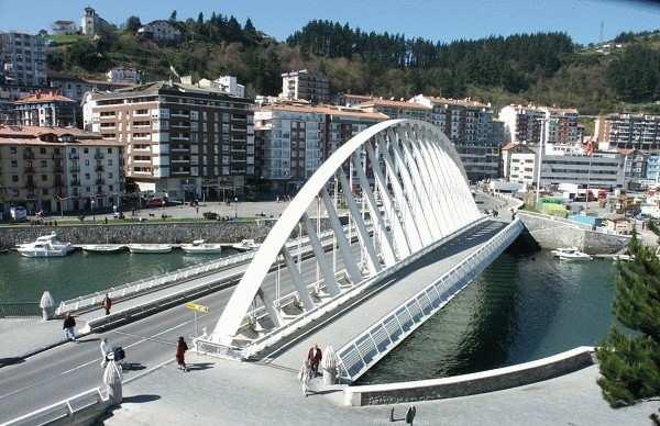 PUERTO BRIDGE Puerto Bridge, Ondarroa, Hiszpania, 1989-1995r. Rys.66. Most Puerto. Źródło: http://wirednewyork.com/forum/ showthread.php?