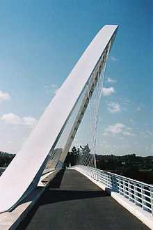 org/wiki/pont _de_l%27europe_%28orl%c3%a9ans%29 Wykonanie mostu nurtowego można podzielić na dwa główne etapy: połączenie