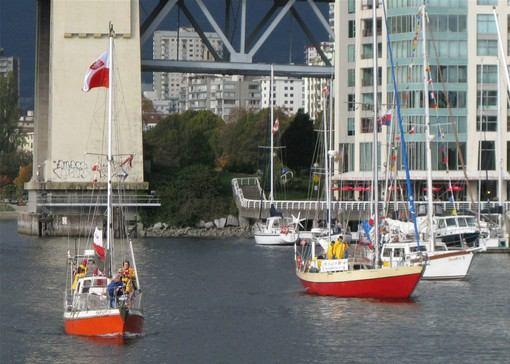 Prognoza pogody była nie najlepsza, bo przewidywany był deszcz po południu, dlatego wszyscy patrzeli na niebo, ale można było trochę odetchnąć, bo nad Vancouver pokazały się nawet przebłyski słońca.