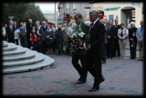 MIASTO JASŁO 1 września- Mszą św. w intencji NSZZ Solidarność i Ojczyzny oraz złożeniem kwiatów pod tablicą upamiętniającą ks. Jerzego Popiełuszkę jaślanie uczcili 33.