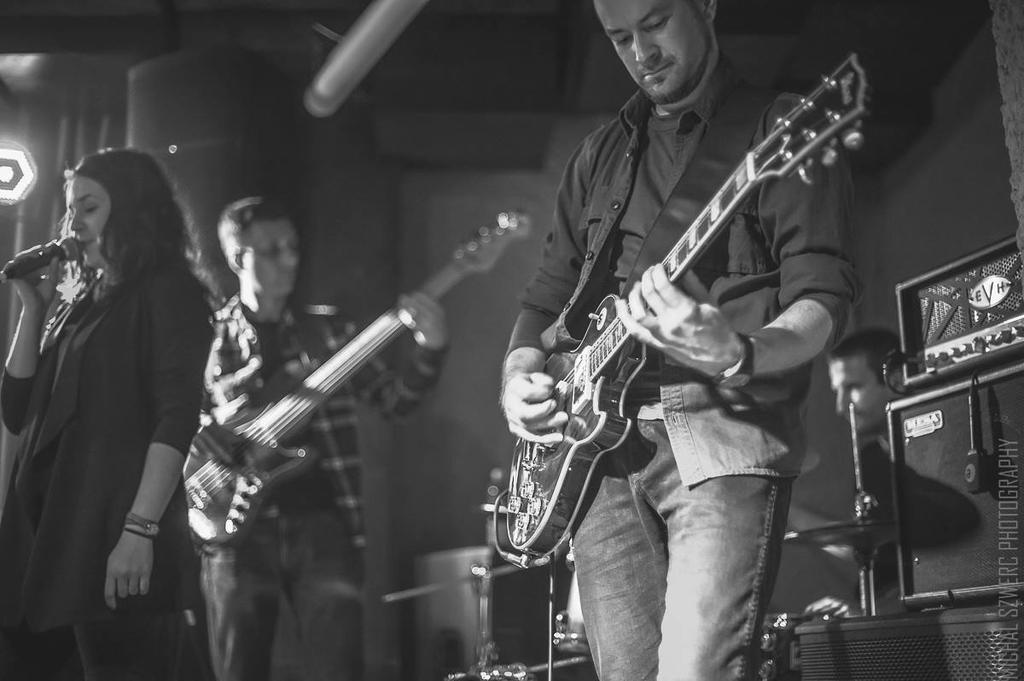 EVENT BAND REPERTUAR Jeżeli w naszym repertuarze nie znajdą Państwo swoich ulubionych utworów to chętnie przygotujemy nowy materiał specjalnie na Państwa życzenie.