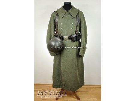 Mantel m44 Mantel m44 Datowanie przedmiotu: 1944 Kolor / barwa: feldgrau Materiał: sukno Opis przedmiotu: Niemiecki płaszcz (Mantel) m44.