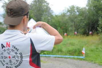 9. TEREN ZAWODÓW i UBIÓR Park Zachodni Typ terenu Roślinność Przebieżność Ubiór ZALECAMY Teren zawodów obejmuje park, osiedle domków jednorodzinnych, osiedle z blokami.