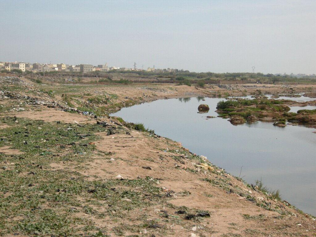 Wejście w boczną drogę na niższej przełęczy w pobliżu słupka drogowego Taroudant 75/Marrakech 147. Obserwacje u podnóży Atlasu w kilku miejscach.