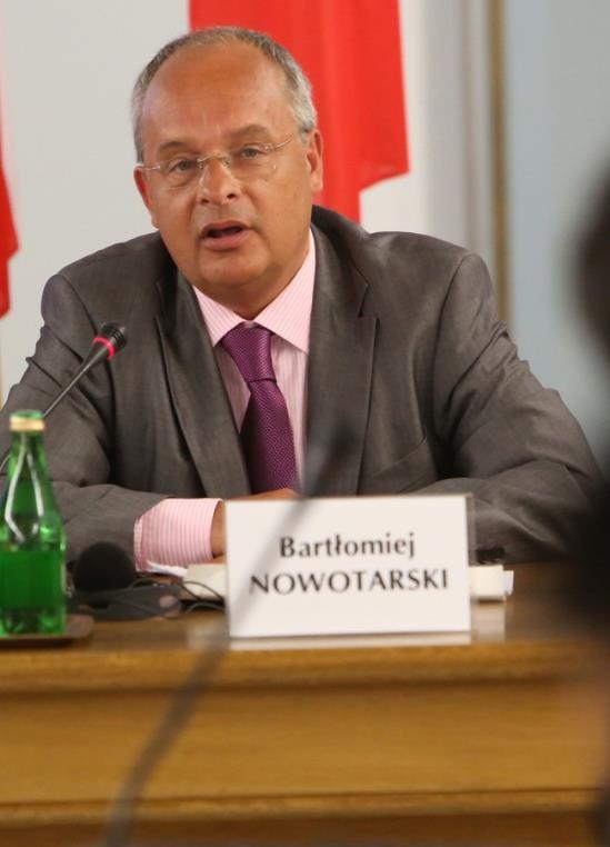 dr hab. Bartłomiej Nowotarski, prof. UE 1. Współczesne demokracje i dyktatury. Polityczne i ekonomiczne podstawy ich istnienia. 2. Światowe procesy demokratyzacji i demokratycznych odwrotów. 3.