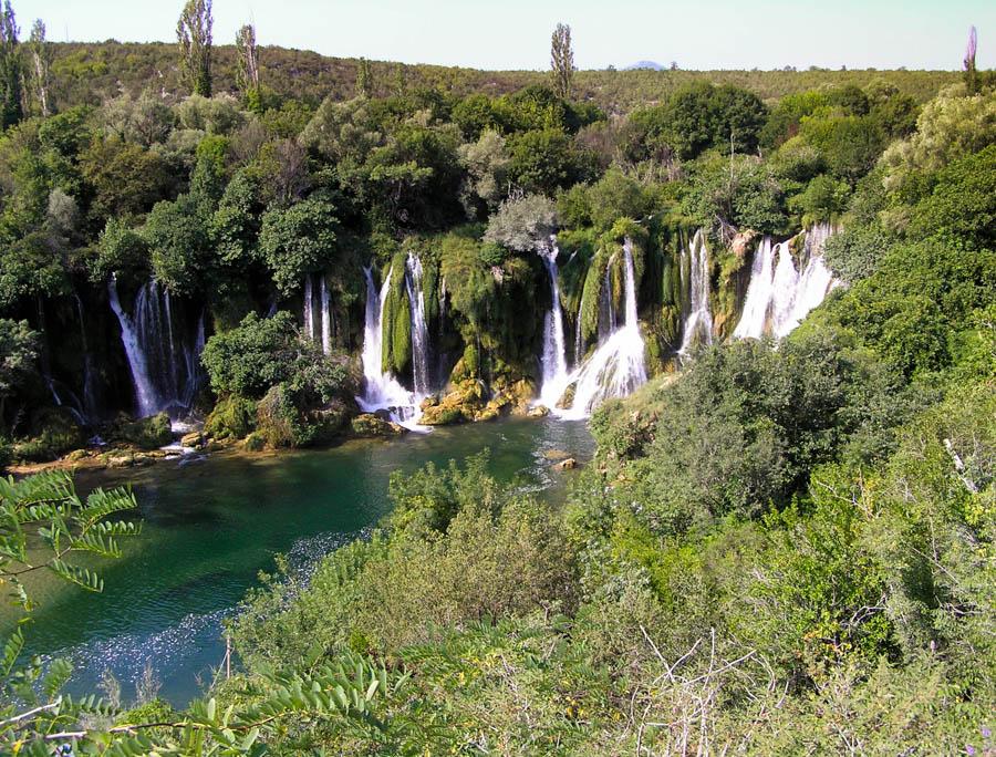 WODOSPADY KRKA I TROGIR Jeśli ktoś z Was marzył o kąpieli pod wodospadem, w krystalicznie czystej wodzie właśnie tu może spełnić swe marzenie.