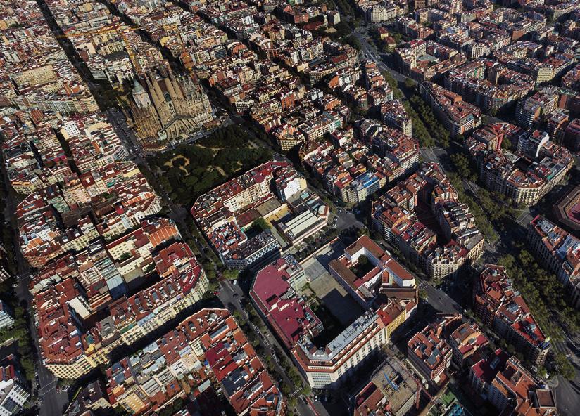 Miasto Barcelona jest inspiracją dla każdego naszego samochodu. 50% energii, jaką zużywamy do Prosta droga do celu. produkcji samochodów, pochodzi ze słońca Barcelony.