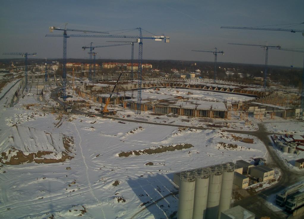 Stadion Miejski we Wrocławiu W czerwcu 2007 r. UEFA zatwierdziła zmianę lokalizacji proponowanego wcześniej Stadionu Olimpijskiego na planowany stadion w nowej lokalizacji przy ul. Drzymały.