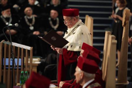 fot. A. Witwicki Podczas spotkania wręczono medale i odznaczenia osobom zasłużonym dla uczelni, a także tytuł doktora honoris causa Politechniki Śląskiej. Otrzymał go prof.