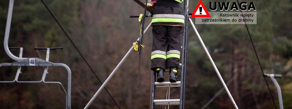 należy opuścić na dół sprzęt narciarski wykorzystując do tego linę