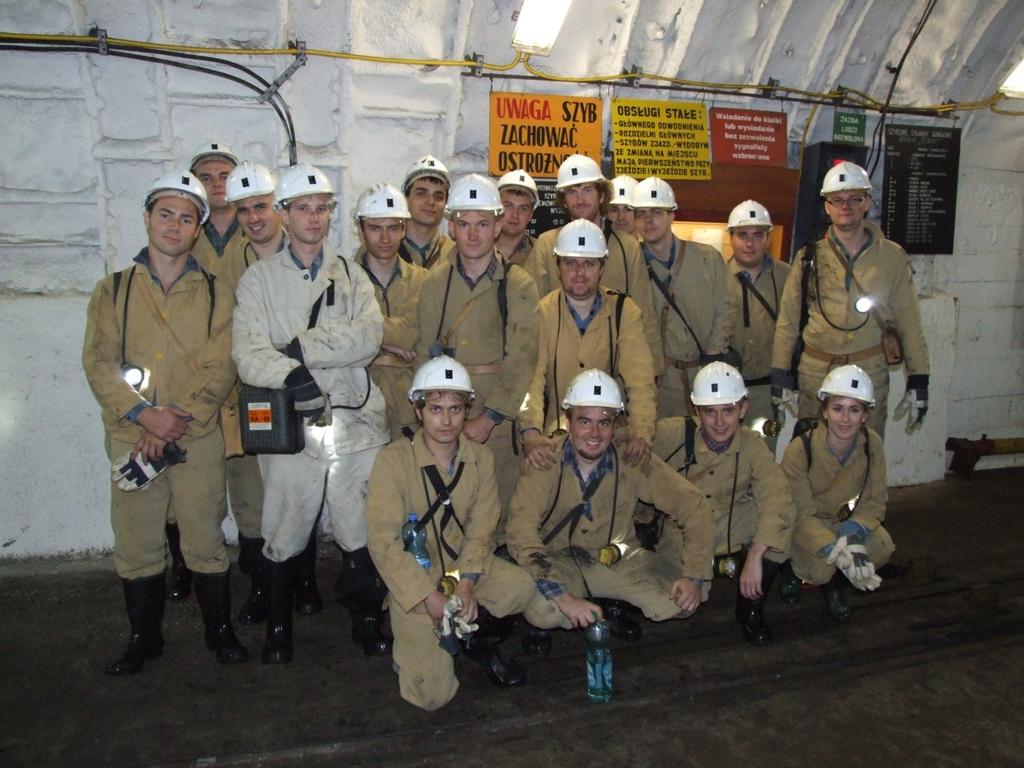W przypadku kopalń podziemnych grupy studentów/ek zazwyczaj dzielono na mniejsze podgrupy i pod okiem opiekunów ze strony AGH oraz zakładu górniczego wizytowały one najważniejsze punkty pod ziemią.