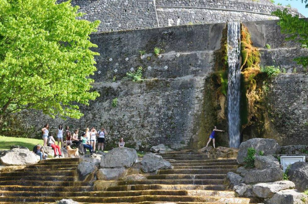 PONT EN ROYANS, VERCORS, ROMANS SUR ISERE Kolejnymi zaplanowanymi w dniach 21 i 22 maj 2016 atrakcjami na trasie kulturowo -turystycznej były Pont-en-Royans, Vercors oraz Romans sur Isere.