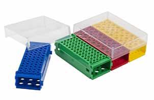 Estetyczne i praktyczne Autoklawowalne Pudełka na probówki 15 i 50 ml Komplet statywów na probówki SlipLock Flipper Rack W skład kompletu wchodzą 4 statywy w różnych kolorach oraz 2 pokrywki