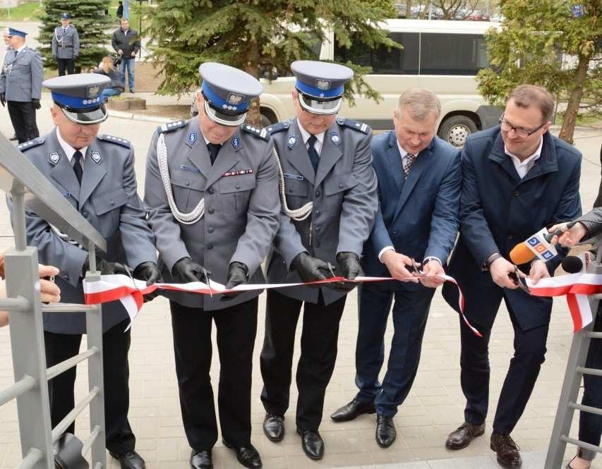 Otwarcie nowoczesnej policyjnej strzelnicy w Radomiu Strzelnica powstała na terenie Komendy Miejskiej Policji w Radomiu.