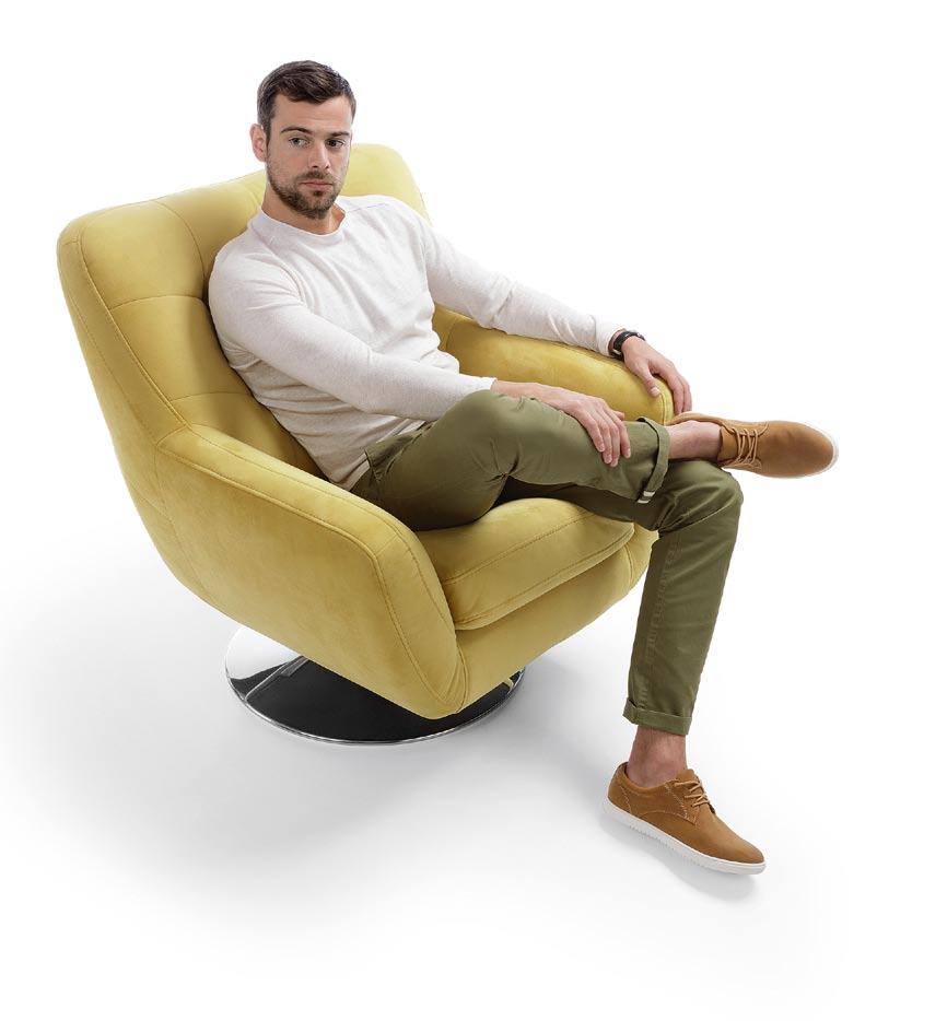 BOSS Klasyczny fotel o efektownych pikowaniach, z możliwością wyboru rodzaju obrotowej podstawy (chrom lub drewno)