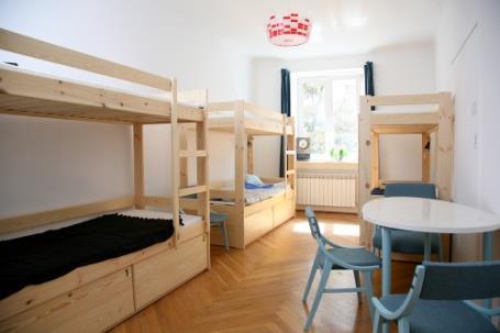 FEST HOSTEL ul. Oboźna 7/64 (wejście od ul. Sewerynów) tel.