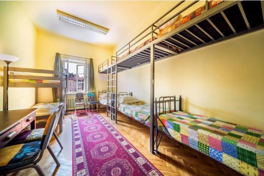 KANONIA HOSTEL Łóżko w pokoju 8-osobowym od 45zł Pokój 2-osobowy od 150zł