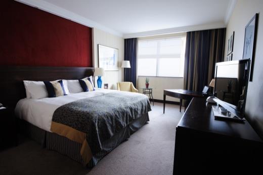com Standard Room łóżko typu King, 34m² od 506zł Deluxe Room łóżko typu King, 33-44m²