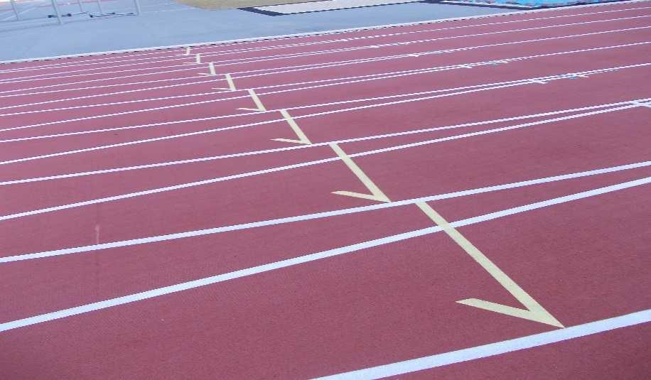 toru, jeżeli stanowi ona linię startu odpowiednio na 300 m lub 200 m albo linią o długości 80 cm na