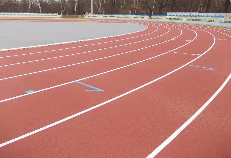 Dla biegów sztafetowych 4x400 m linie strefy zmian są wyznaczane liniami koloru niebieskiego: dla