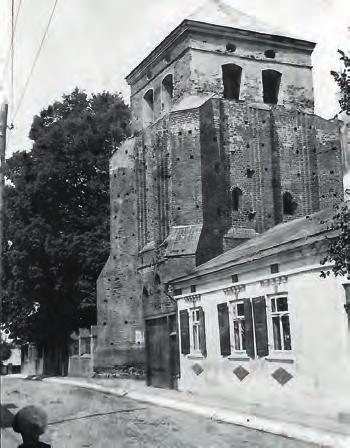 1937 Źródło: ze zbiorów szkolnej Izby Pamięci w Szadku Fot. 28. Dzwonnica parafii pw.