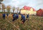 Nowa bieżnia i siedziska przy boisku w