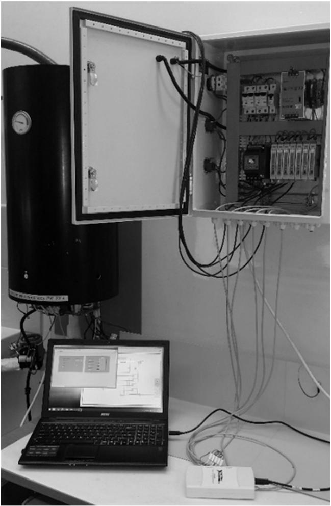 68 Katarzyna Peplińska-Matysiak, Sebastian Pecolt, Tomasz Krzyżyński Fig. 1. Experimental set-up to research inductive heating of domestic hot water 2.