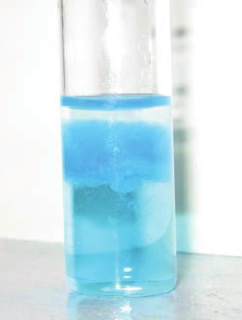Z roztworów soli miedzi(ii) wodorotlenek sodu wytr ca niebieski osad Cu(OH) 2, który rozpuszcza si w