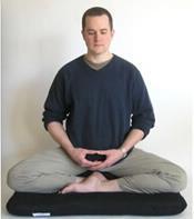 Medytacja zen Medytacja zen opiera się na następujących zasadach: Siedzenie w bezruchu w wyprostowanej pozycji Koncentracja na oddechu